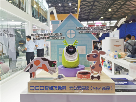 9 倍混合變焦、360°全景視野，守護愛寵它最行！