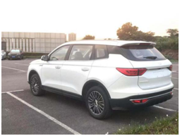 又一國產(chǎn)新車濰柴汽車U70曝光，空間叫板途觀L！或?qū)⒊蔀楸睿?/></p><p>從以往的試乘經(jīng)驗來講，軸距達到2800 mm的車型，一般后排的空間感非常明顯，身高180cm的大高個坐在第二排還會留出2拳多的腿部空間。從曝光諜照可以看出，濰柴汽車U70的后排空間表現(xiàn)也同樣出色。目測身高180cm乘坐毫無壓力，而如此出色的空間表現(xiàn)自然離不開長軸距立下的汗馬功勞。</p><p align=