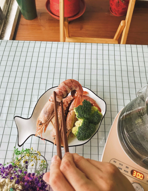 在家不開火也能涮火鍋？鳴盞涮涮養(yǎng)生壺開啟輕養(yǎng)生活