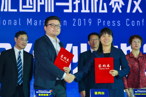 二度攜手合肥國際馬拉松開跑，美的智能保鮮冰箱“領(lǐng)鮮”全民健康新生活