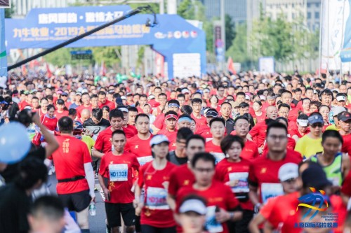 馬拉松邁入AI時代！企鵝體育AI定制視頻服務(wù)助力金牌太馬
