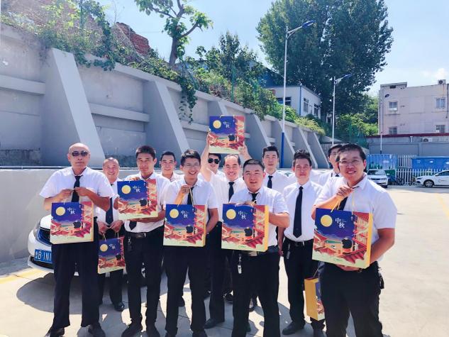 白襯衫、定制月餅，曹操出行司機不一樣的中秋好禮