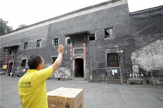 蘇寧“火箭哥”的8年古城守護(hù)路：跨過山和大海?，也穿過人山人海