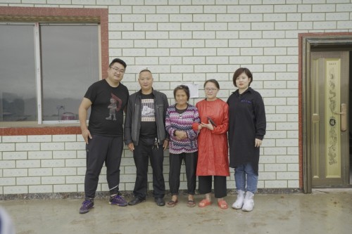 千鋒教育與騰訊公益開展助學扶貧 滋養(yǎng)薔薇迎風盛放