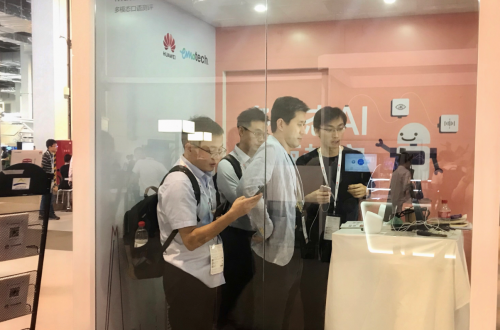 華為云聯(lián)合Emotech，發(fā)布全球首個(gè)多模態(tài)英語(yǔ)助教方案