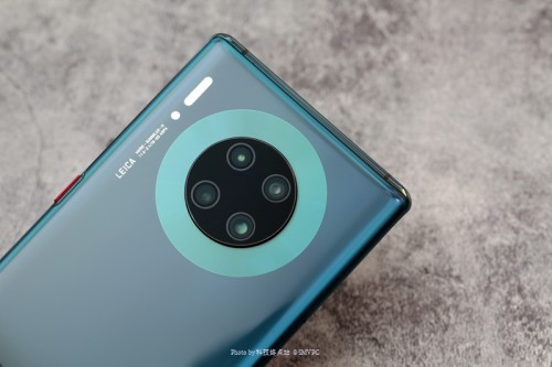 華為Mate30 Pro簡測：科技與設(shè)計(jì)完美結(jié)合，電影四攝光環(huán)閃耀
