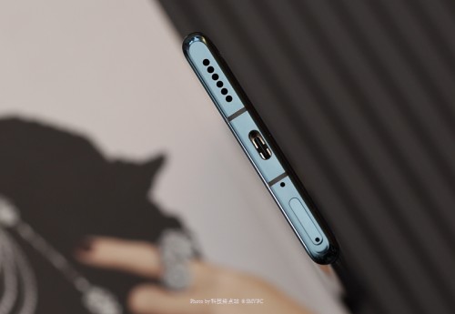 華為Mate30 Pro簡測：科技與設(shè)計(jì)完美結(jié)合，電影四攝光環(huán)閃耀
