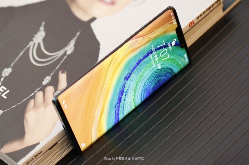 華為Mate30 Pro簡測：科技與設(shè)計(jì)完美結(jié)合，電影四攝光環(huán)閃耀