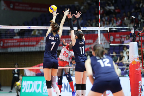 11場全勝衛(wèi)冕！德意強排助威中國女排豪取世界杯、勇奪十冠王
