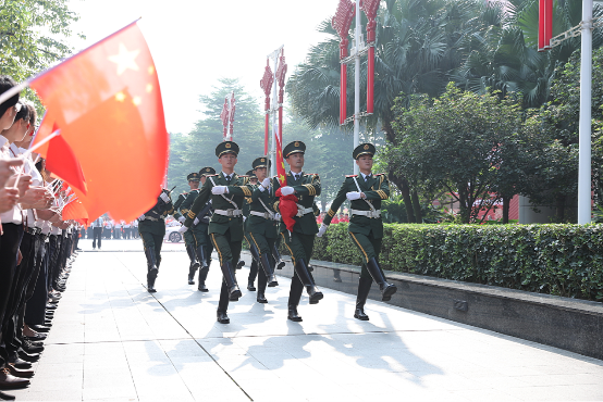 廣東聯(lián)通萬(wàn)人同升國(guó)旗同唱國(guó)歌共慶新中國(guó)成立70周年