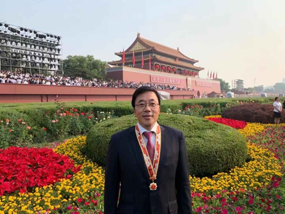 20載報(bào)國情，“星光中國芯工程”鄧中翰團(tuán)隊(duì)集體受邀參加70周年國慶觀禮