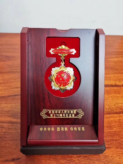 20載報(bào)國情，“星光中國芯工程”鄧中翰團(tuán)隊(duì)集體受邀參加70周年國慶觀禮