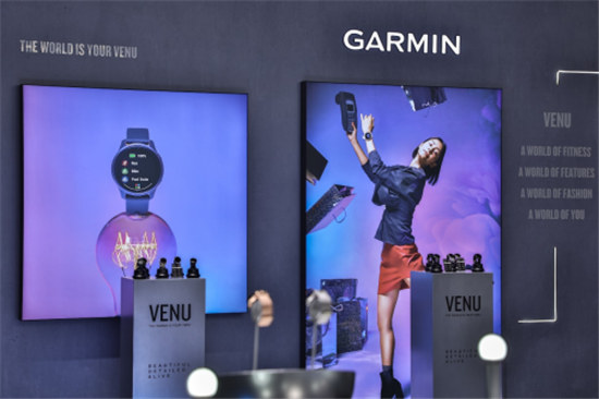 獨(dú)一有二，迪麗熱巴優(yōu)雅出席2019GARMIN佳明北京智能腕表新品發(fā)布會(huì)