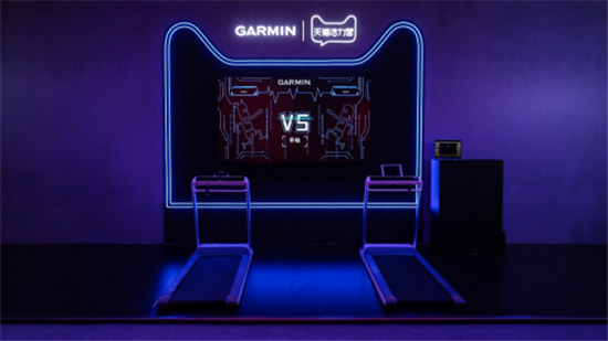 獨(dú)一有二，迪麗熱巴優(yōu)雅出席2019GARMIN佳明北京智能腕表新品發(fā)布會(huì)