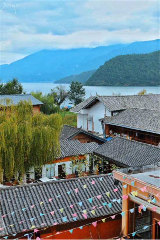 發(fā)呆放空好去處：在靜謐唯美的瀘沽湖畔，擇一處美宿，坐看云卷云舒