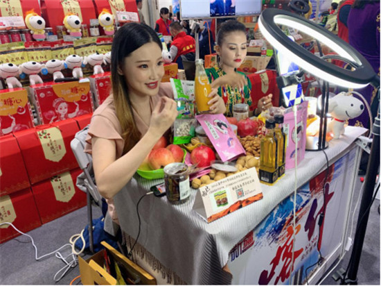 “2019年上海市對(duì)口幫扶地區(qū)特色商品展銷會(huì)”在滬召開