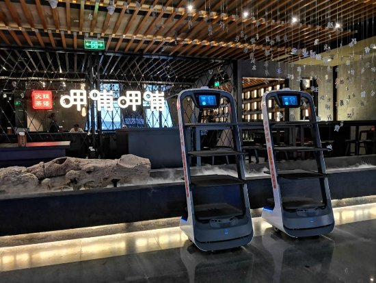 大興國際機(jī)場落地普渡送餐機(jī)器人,弘揚(yáng)中國智慧餐飲科技