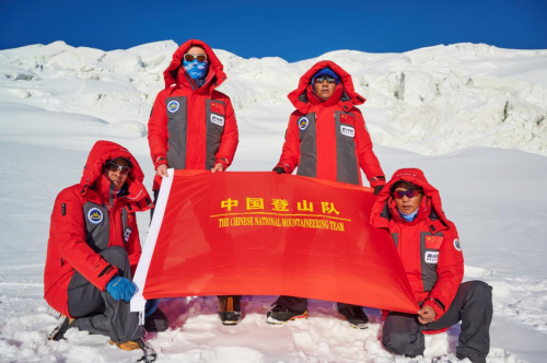 波司登羽絨服守護(hù)“攀登者”征服珠峰