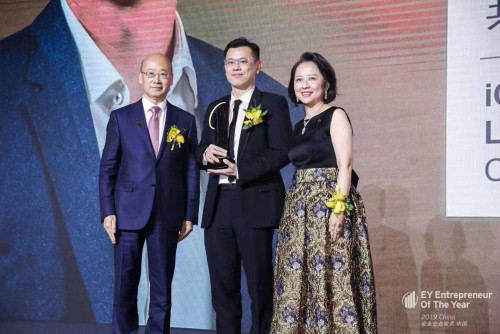 愛點(diǎn)擊薛永康榮膺“安永企業(yè)家獎(jiǎng)2019中國科技業(yè)企業(yè)家獎(jiǎng)”