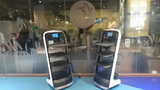 送餐機(jī)器人入駐海外日料店，科技碰撞傳統(tǒng)催生全新餐飲文化