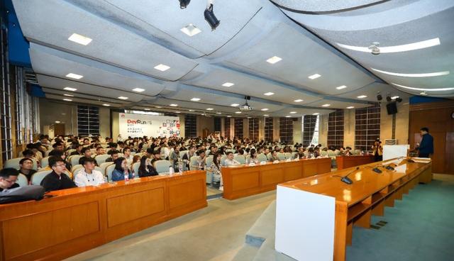華為云高校行走進(jìn)重慶郵電大學(xué)，推動(dòng)新工科人才協(xié)同培養(yǎng)