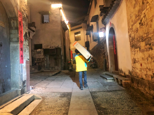 快遞小哥的“最強(qiáng)大腦”：為千個(gè)包裹規(guī)劃路線、一天和500多人通電話