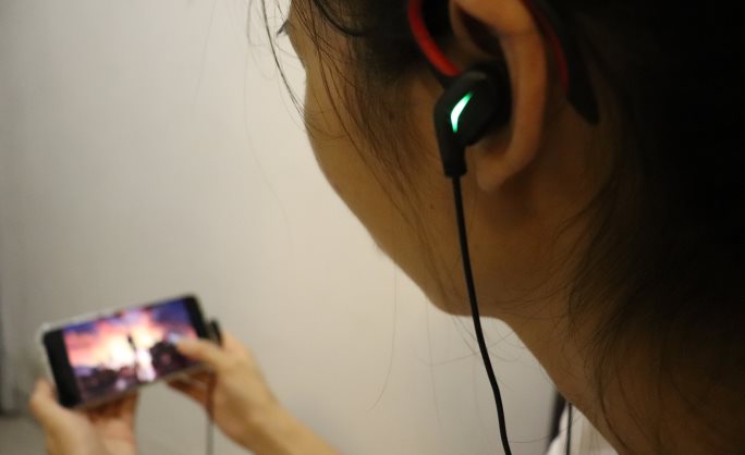 玩手游怎樣缺少一款專業(yè)的神器？倍思C18游戲耳機(jī)體驗