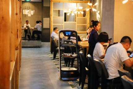 送餐機器人落地倫敦，以人為本服務(wù)文化升級