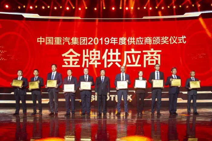 玲瓏輪胎榮獲中國重汽集團(tuán)“金牌供應(yīng)商”稱號(hào)！