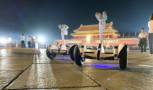 榮耀時刻！九號機器人獲授國慶聯(lián)歡活動指揮部感謝牌匾
