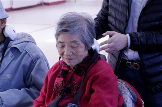 關(guān)注老年健康質(zhì)量，脊安適健康公益行