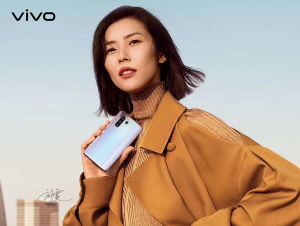 vivo X30 × 劉雯時(shí)尚大片首曝光，高級(jí)質(zhì)感一躍而出