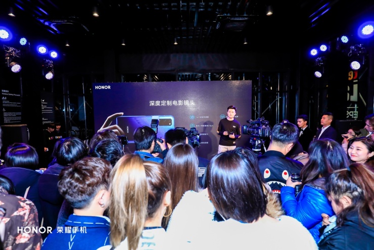 把生活拍成電影，榮耀V30朋友圈電影節(jié)12月2日震撼揭幕