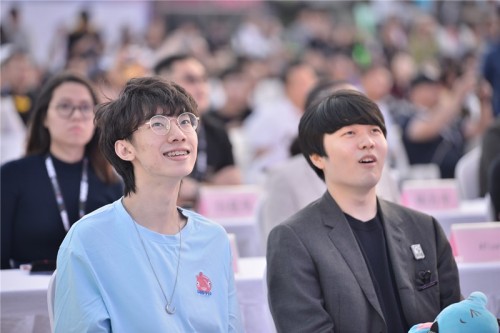 WUCG三亞電競節(jié)狂歡盛會，西伯利亞帶你體驗職業(yè)選手耳機！