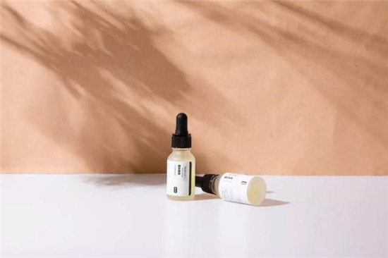 攜手名導(dǎo)王笑恒，新銳護膚品牌HomeFacialPro發(fā)布全新廣告大片