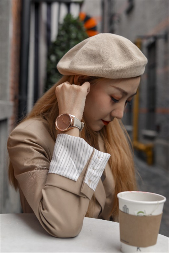 百搭時(shí)尚的GarminMove智能手表，讓你的著裝不無(wú)聊