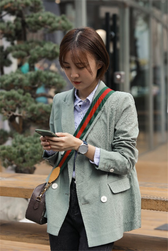 百搭時(shí)尚的GarminMove智能手表，讓你的著裝不無(wú)聊