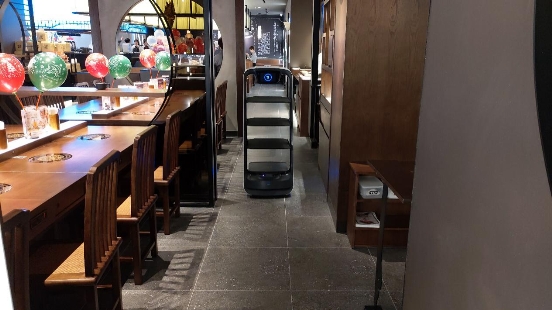 用餐飲機(jī)器人喚醒品牌活力，呷哺呷哺上市5年如何保持“常青”