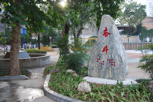 百度AI為西安盲啞學(xué)?！捌刚?qǐng)”人工智能新助教