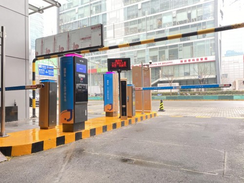 捷停車·云托管落地方正國際大廈！創(chuàng)新車場管理服務帶來全新智慧體驗