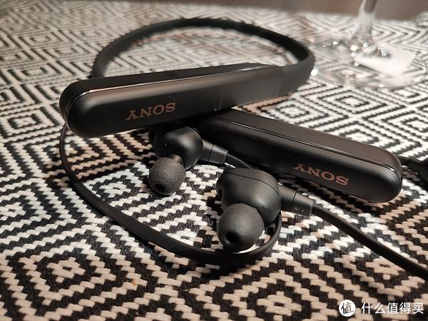頸掛降噪，新歡還是舊愛？索尼WI-1000 XM2對(duì)決BOSE QC30