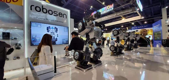 太硬核了！樂森星際特工變形機(jī)器人亮相2020CES