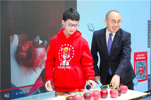潘石屹拜師編程貓12歲小學(xué)員左奕遠(yuǎn)！并成為“編程貓鄉(xiāng)村編程普及計(jì)劃發(fā)起人”！