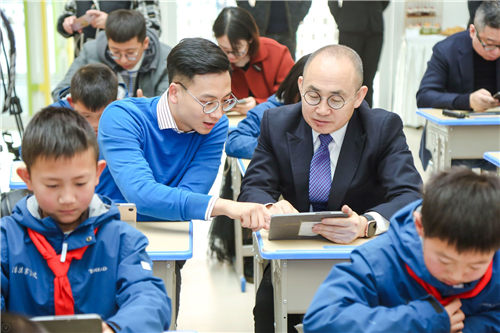潘石屹拜師編程貓12歲小學(xué)員左奕遠(yuǎn)！并成為“編程貓鄉(xiāng)村編程普及計(jì)劃發(fā)起人”！