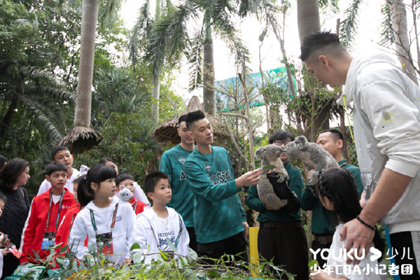 優(yōu)酷少兒小記者團驚現(xiàn)CBA全明星賽場，籃球事業(yè)從娃娃抓起