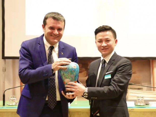 神州英才訪問意大利參議院，姜桐獲贈意大利國家隊10號球衣
