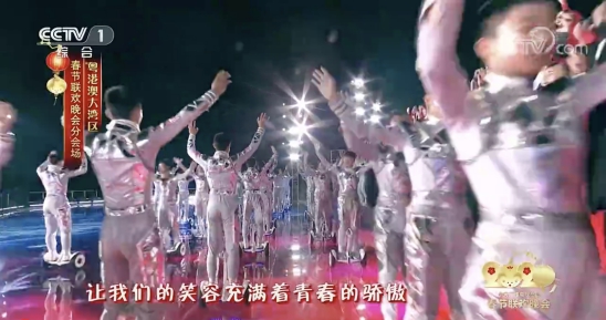繼登上70周年國慶聯(lián)歡舞臺后，九號平衡車又亮相央視春晚