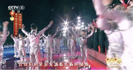 繼登上70周年國慶聯(lián)歡舞臺后，九號平衡車又亮相央視春晚