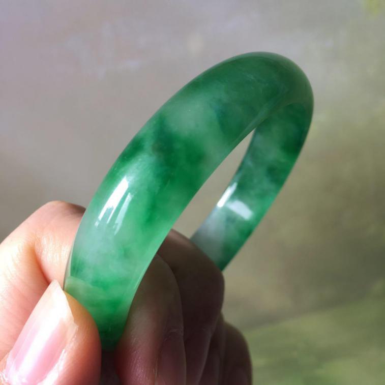 翡翠行業(yè)水很深，對莊翡翠app為市場解決不買貴不買假
