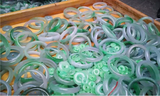 翡翠行業(yè)水很深，對莊翡翠app為市場解決不買貴不買假